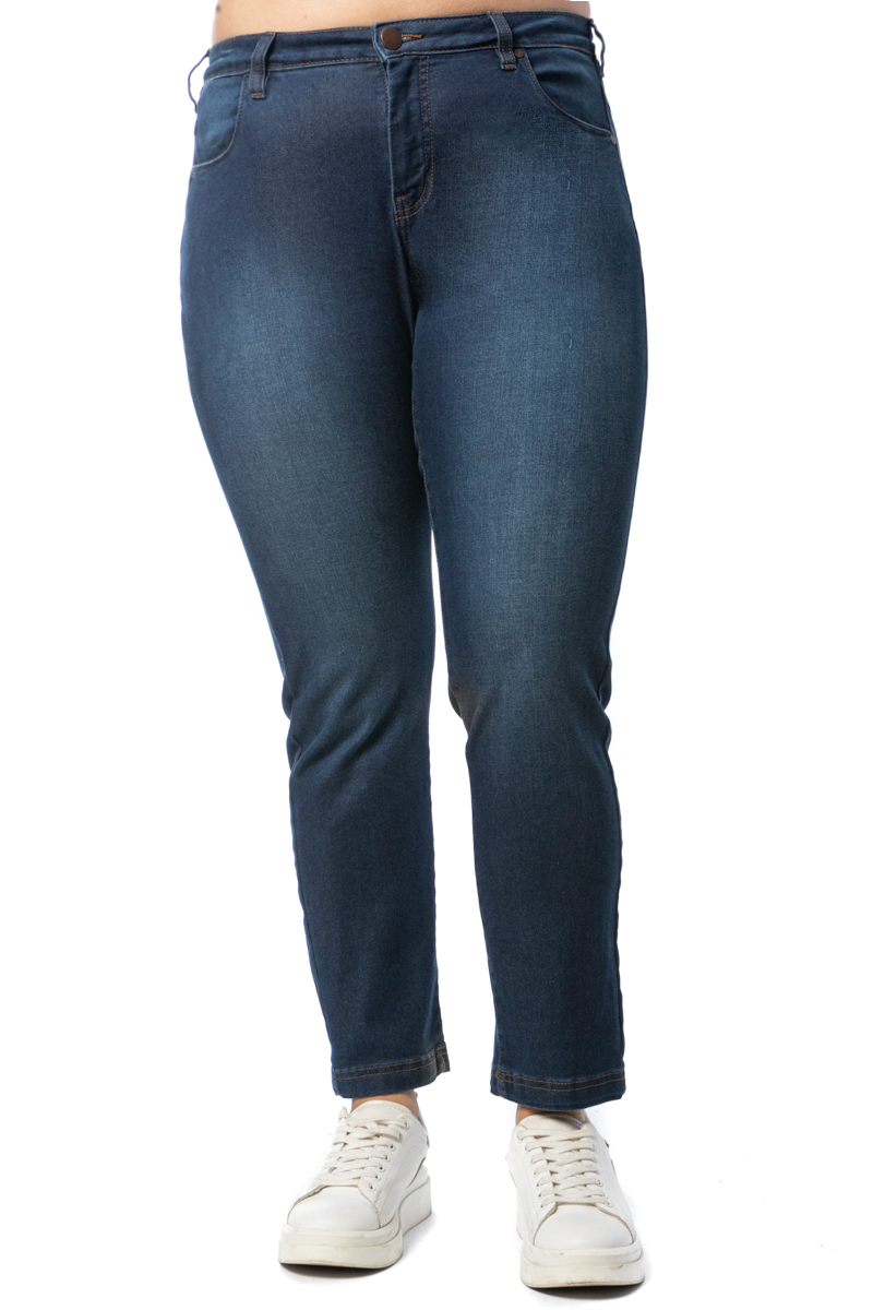  Straight jean σε μπλε χρώμα 2025